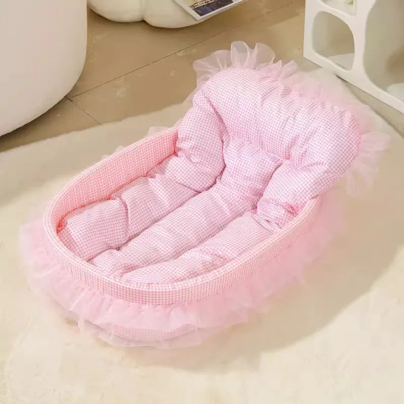 Cute Lace Trimmed Pet Bed For Winter Plush Oval Sleep