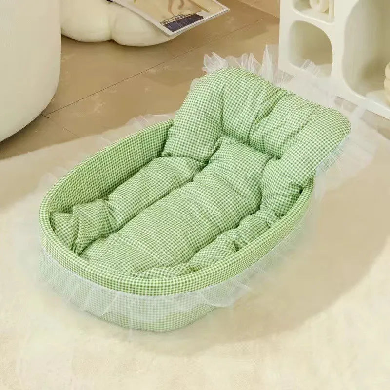 Cute Lace Trimmed Pet Bed For Winter Plush Oval Sleep